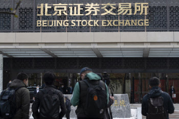 중국 증시 약세에 뿔난 금융당국 “대주주 주식 팔지 마”