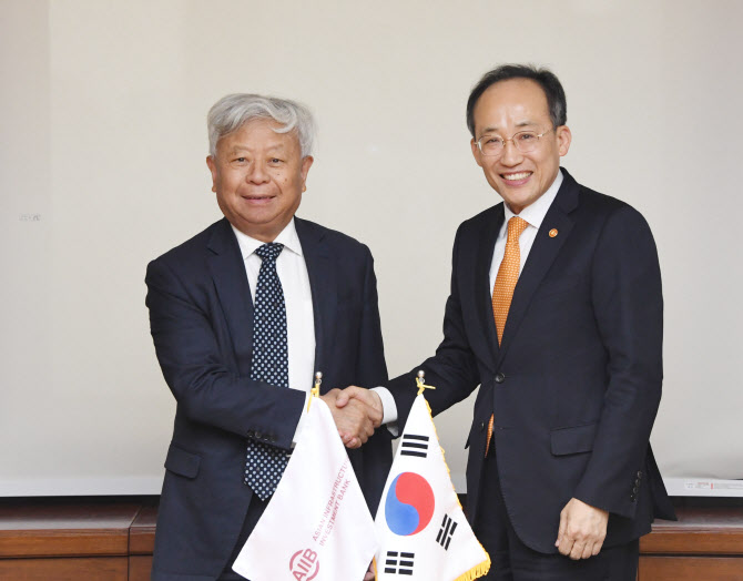 AIIB 총재 만난 추경호…"한국 기업·금융기관 협력 확대"