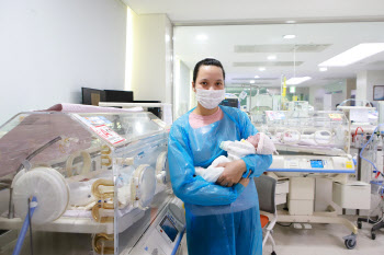 베트남 이주 가정 ‘초극소 미숙아 세쌍둥이’ 치료 성공