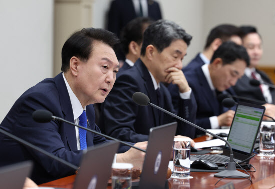 尹 “국회, 상습체불 사업주 불이익 주는 근로기준법 처리”