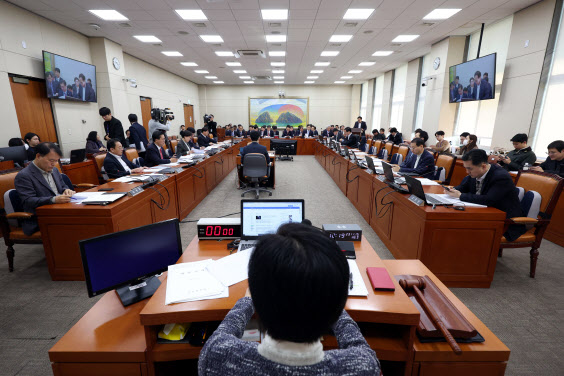 기촉법 부활 불씨 살렸지만…금융당국, 개편안 마련 과제