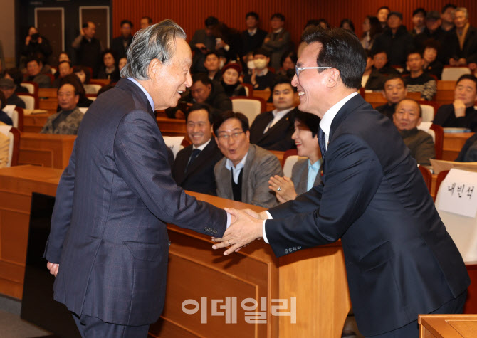 [포토]출판기념회, '악수하는 권노갑-김민석'