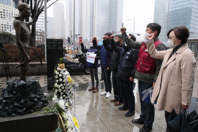 대법 “‘강제징용 동상 모델 일본인’ 주장, 명예훼손 아냐”