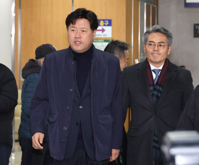 [속보]‘대장동 의혹 첫 선고’ 李 최측근 김용, 징역 5년…법정구속