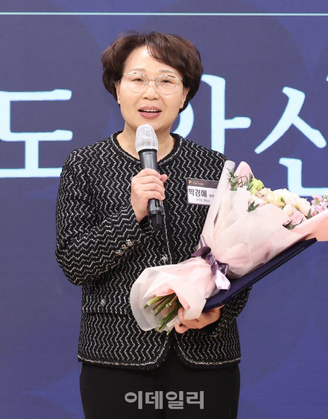 [포토]소감 밝히는 박경혜 안산시청 외국인주민본부장