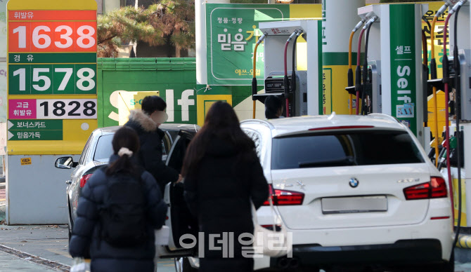 [포토]국제유가 하락에 주유소 기름값 8주 연속 내림세