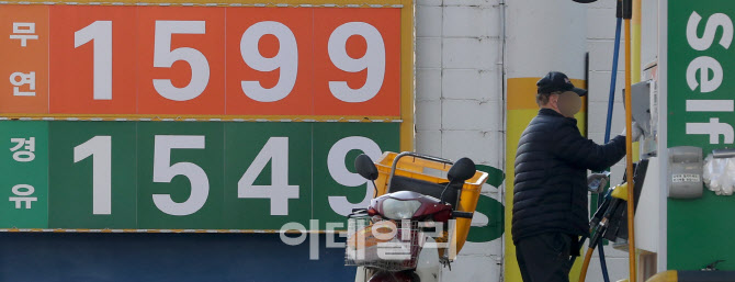 [포토]주유소 기름값 8주째 하락…휘발유 1,641원·경유 1,5850원