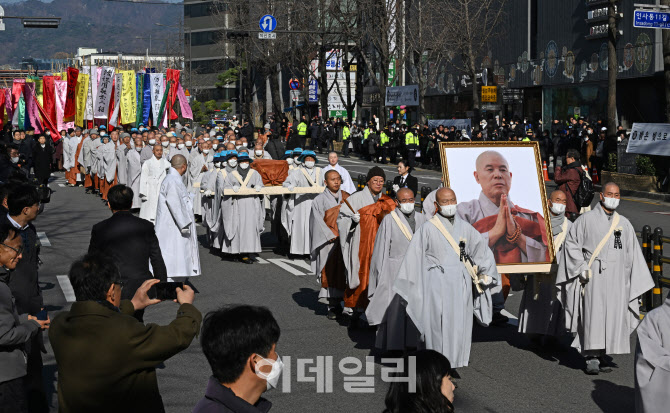 [포토]용주사로 이운되는 자승스님 법구