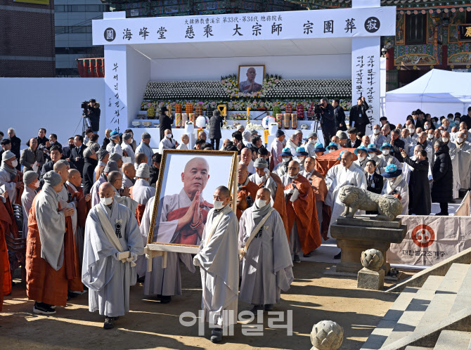 [포토]자승스님 법구 이운