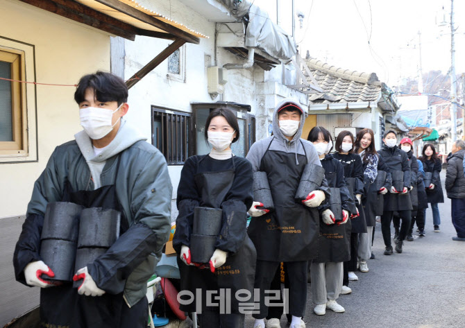 [포토] 제주항공, 사랑의 연탄나눔