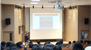 “마약 중독은 뇌가 병 드는 것”…수능 끝 고3 교실은 ‘마약 예방 중’