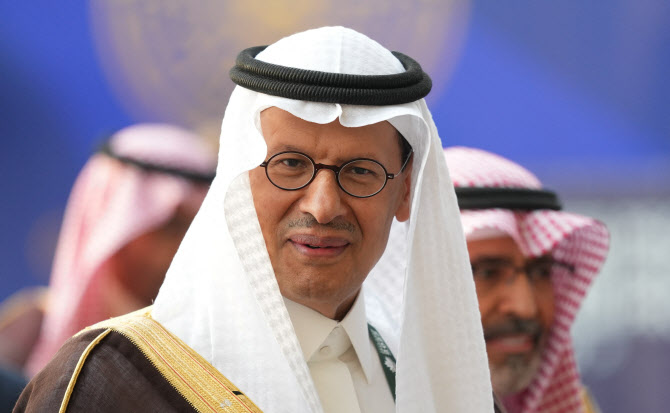 OPEC+ 결정에도 유가 하락세…사우디 “감산 더 가능해”