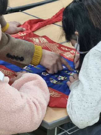 조선왕실 역사·의복문화 촉각으로 체험…'활옷 만개' 특별전 행사