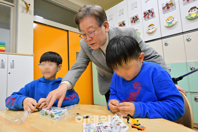 [포토]이재명 대표, '돌봄교실에서 아이들과 함께'