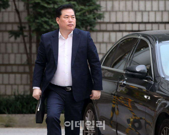 대장동 재판 '올스톱' 될뻔…핵심증인 유동규 교통사고
