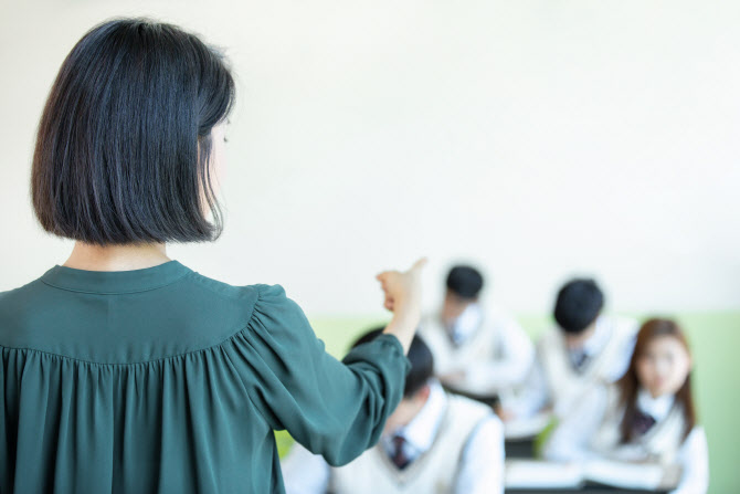 수업시간 중 떠든 학생 야단치자 ‘정서 학대’로 기소, 법원 판결은