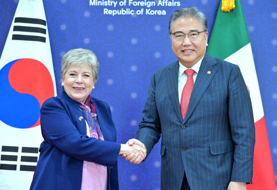 한국·멕시코 외교장관 회의…FTA 협상재개, 태평양동맹 가입 협조 요청