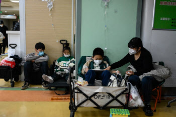 “중국, 폐렴 이어 유행성 독감까지 확산”