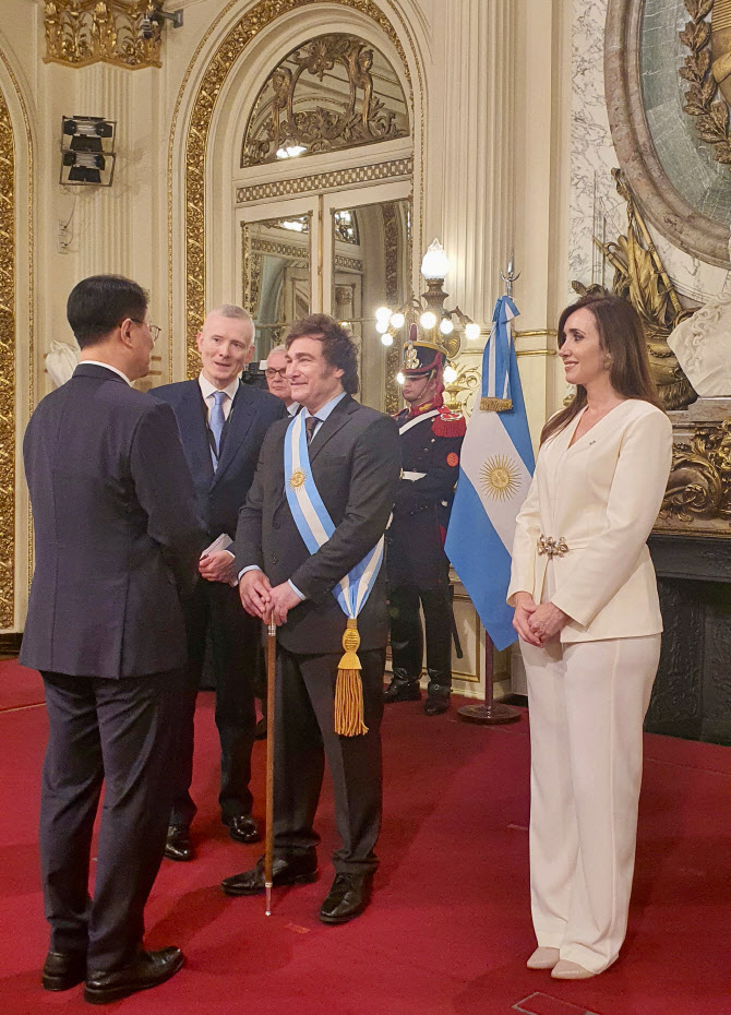 尹, 아르헨티나 대통령 취임 축하 “우호관계 굳건히 발전”