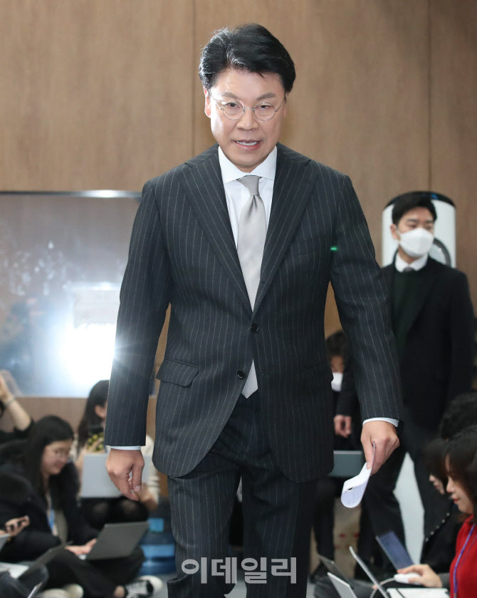 [포토]기자회견장 들어서는 장제원, '내년 총선 불출마'