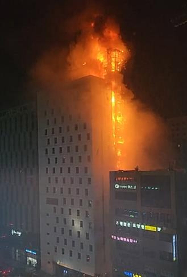 인천 호텔 주차장 화재 중경상자 54명…“합동 감식 예정”