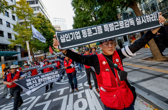 `분신 사망 택시기사` 협박·폭행…운수회사 대표 구속기소