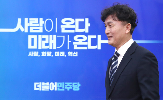 민주당 3호 인재는 `총경회의` 이끈 류삼영…"국민의 경찰로 거듭나야"(종합)