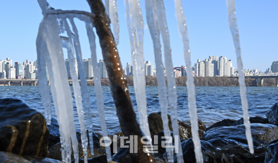 ‘봄 날씨·최강 한파’ 오락가락 겨울…`제트기류`가 갈랐다