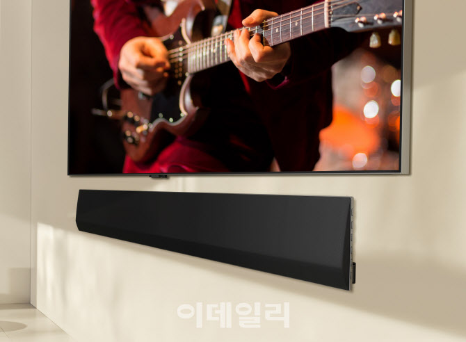 LG 사운드바 출시…초대형 TV 걸맞은 입체 사운드 즐긴다