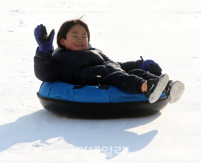 [포토] 무지개 어린이 눈썰매장 오픈