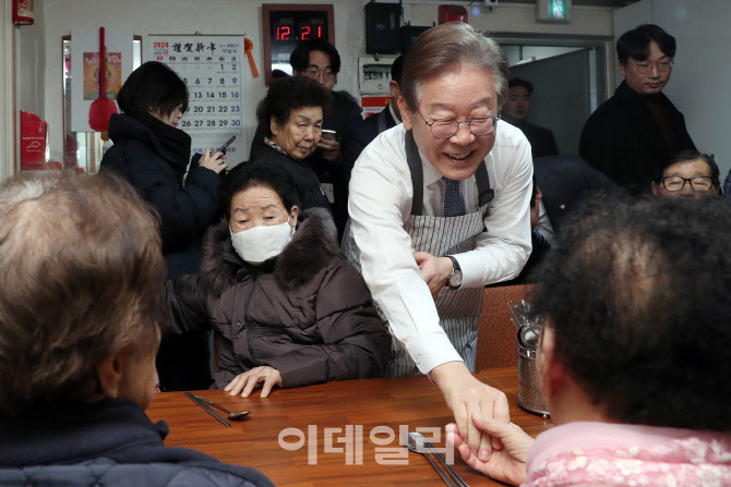 [포토]'경로당 방문한 이재명 대표'