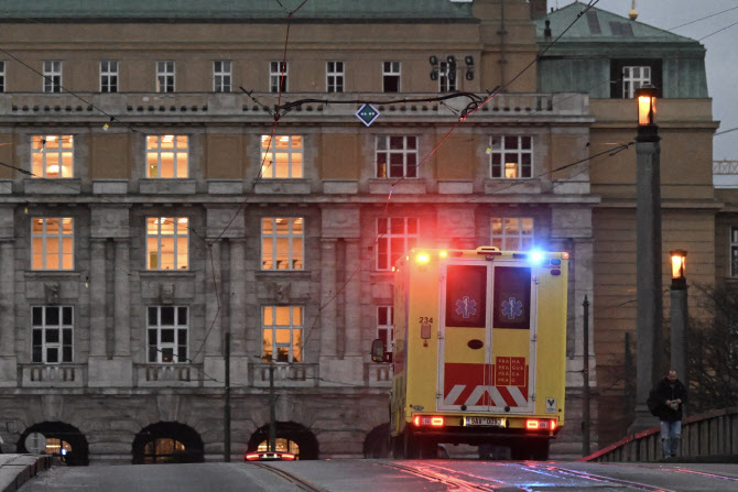 체코 대학교서 총기난사사건…범인 포함 최소 15명 사망