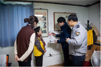 "낯선 남자가 불쑥"…구로구 모든 경로당에 비상 호출벨 설치