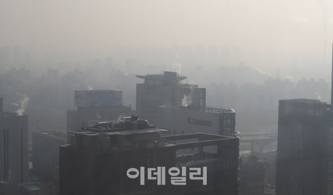 [포토]초미세먼지로 뿌연 도심