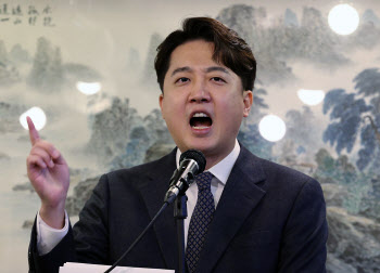 "총선 전 재결합 없다"…이준석, 배수진 치고 '개혁신당' 창당