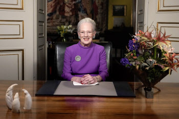 '유럽 최장기 재위' 덴마크 여왕, 52년 만에 퇴위 선언