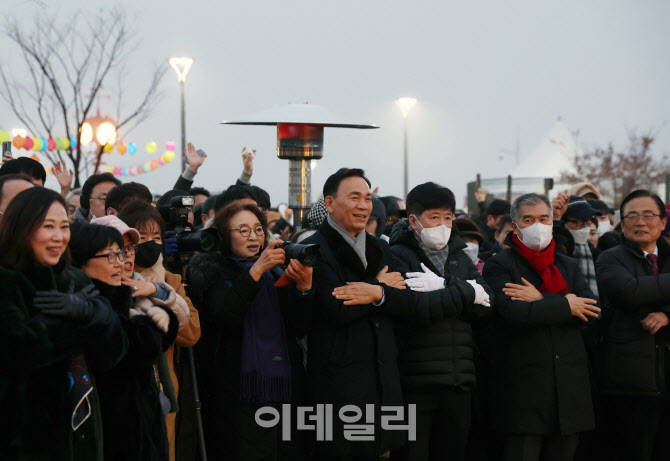 [포토] 해맞이행사 참석한 조성명 강남구청장