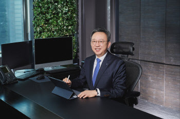 정상혁 신한은행장 “타업종과 신규 서비스 발굴·비즈니스 확장해야”
