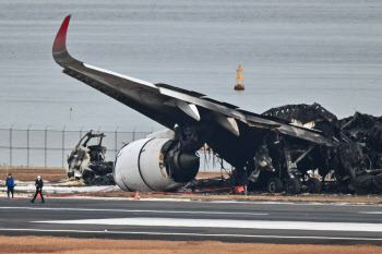 불타는 일본항공 여객기에서 전원 무사 탈출한 이유