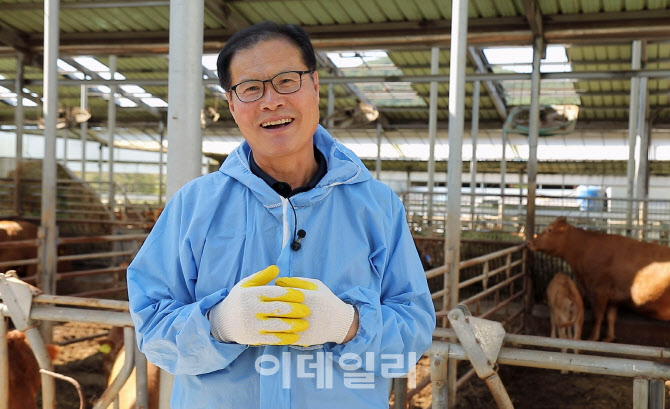 [포토] 청정축산 환경대상, 태화한우농장 이규천 대표