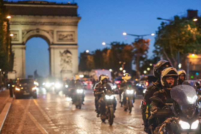 프랑스 파리서 주취난동 부린 남성, 테이저건 맞고 사망