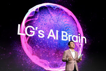 [영상]조주완 "LG의 AI는 '공감지능'…고객경험 위한 기술 갖출 것"[CES 2024]