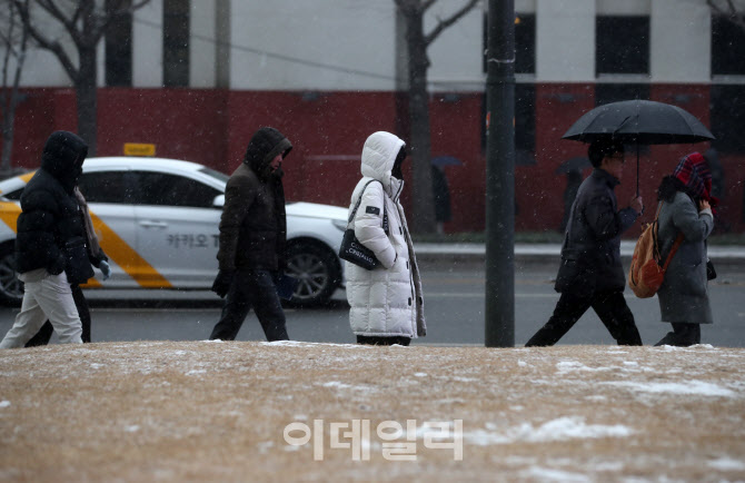 [포토] 눈 내리는 출근길