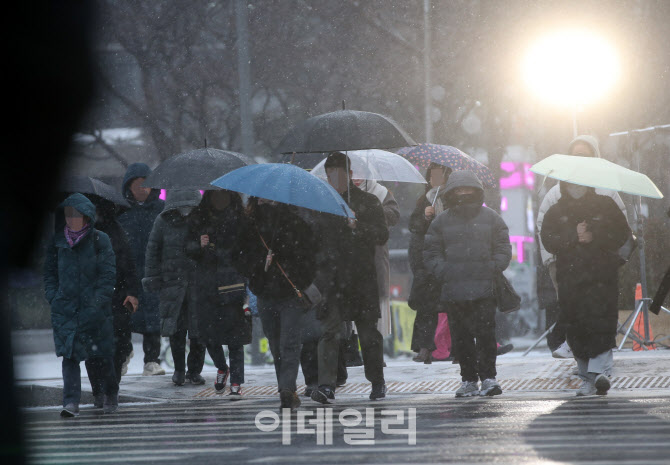 [포토] 눈 내리는 출근길