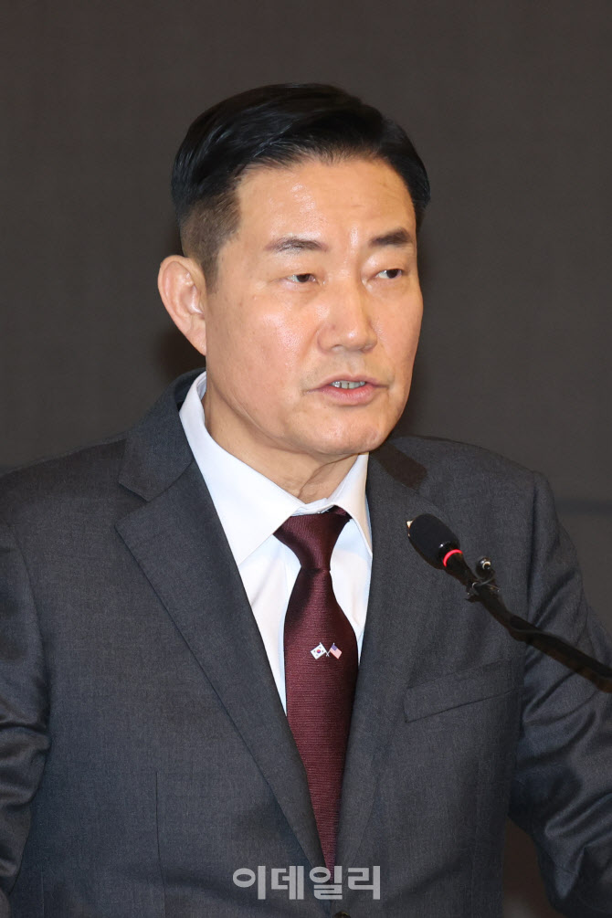 [포토]오찬사하는 신원식 국방부 장관
