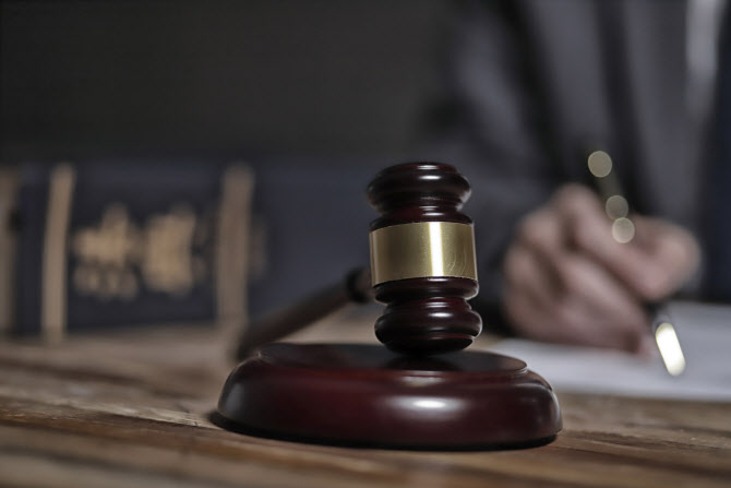 대낮 강남서 성매매한 현직 판사…벌금 300만원 약식명령
