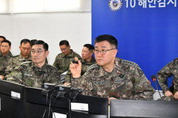 육군·해군참모총장, 해안경계태세 합동점검…A I경계작전체계 논의도