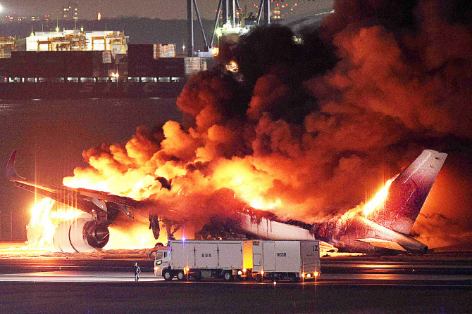 日해상보안청, 하네다공항 운항 중단…'여객기 충돌' 여파