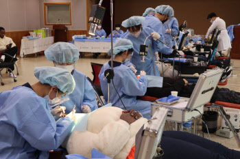 경희대의료원, 이주민 가정 200여 명 대상 ‘새해 첫 치과봉사’