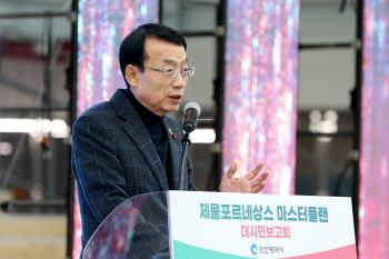 ‘5·18 가짜뉴스 신문’ 배포한 인천시의회 의장 피소